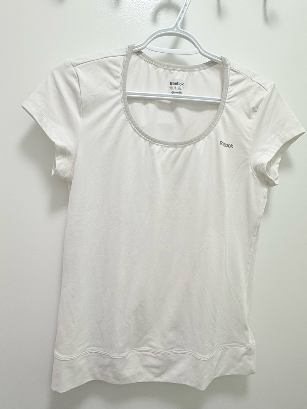 Reebok Women's White Scoop Neck Performance Tee Size S